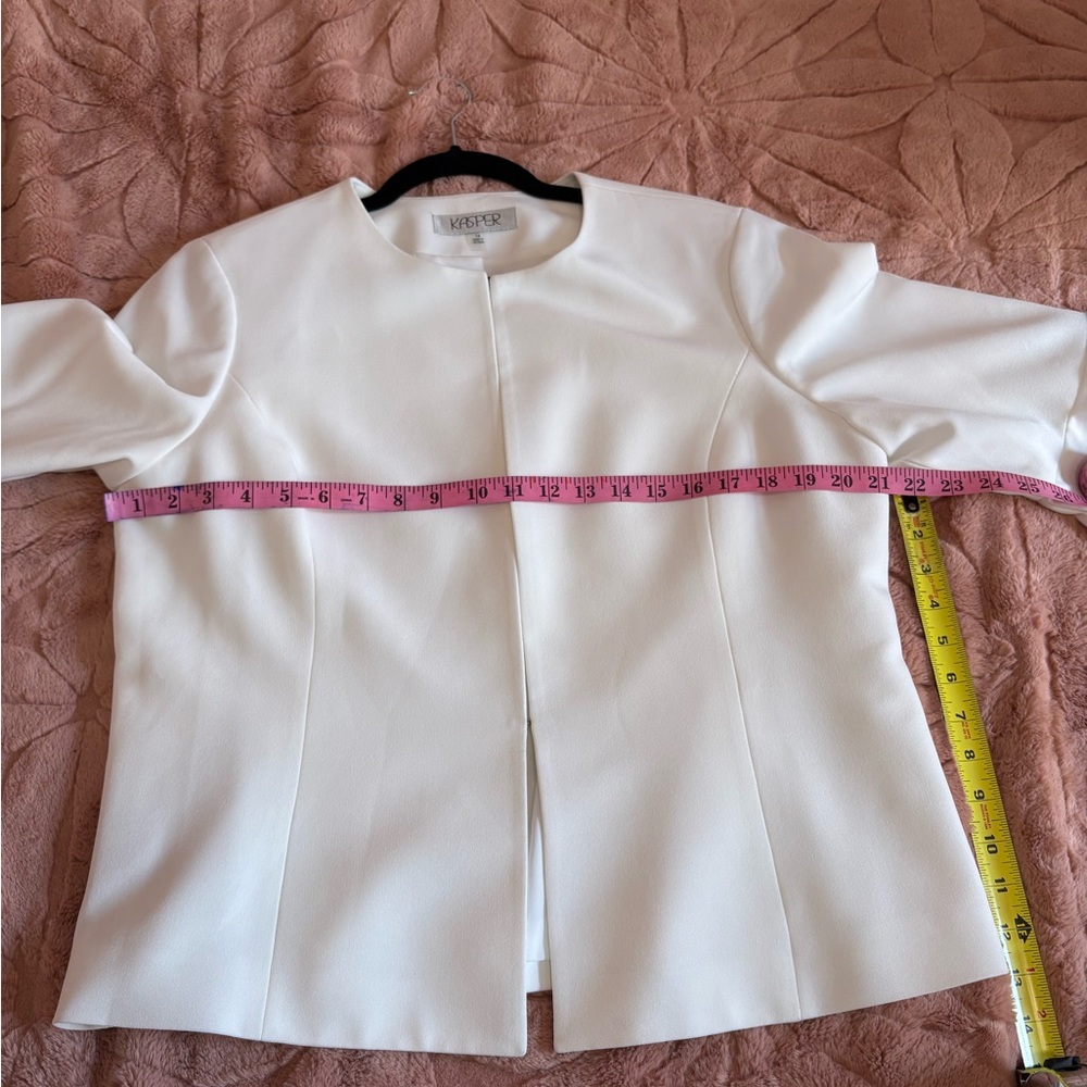 Kasper Off-White Ruffle Sleeve Jacket - Picture 6 of 9